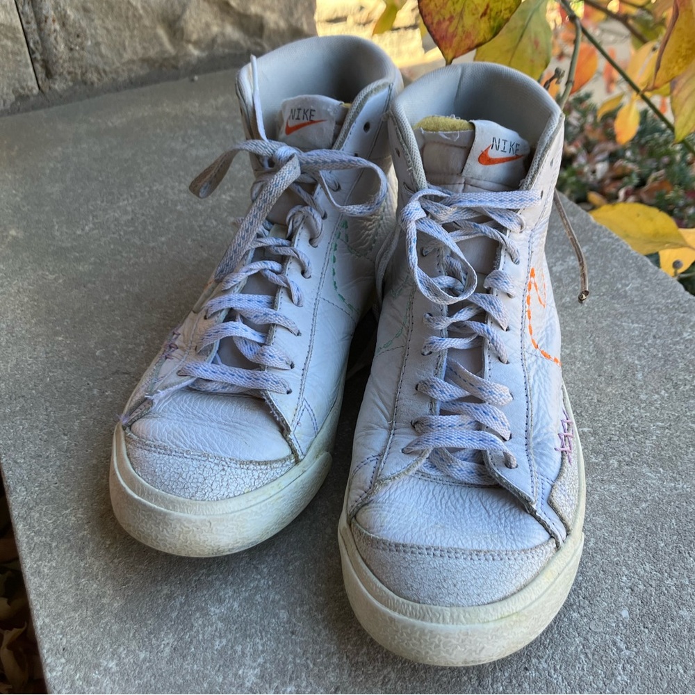 Nike Women’s Blazer Mid 77 Shoes (9.5)